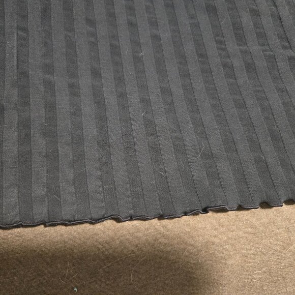 Black Aerie skirt, size XL - Picture 3 of 4